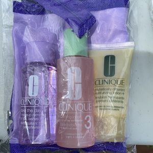 Clinique trio with cosmetic bag